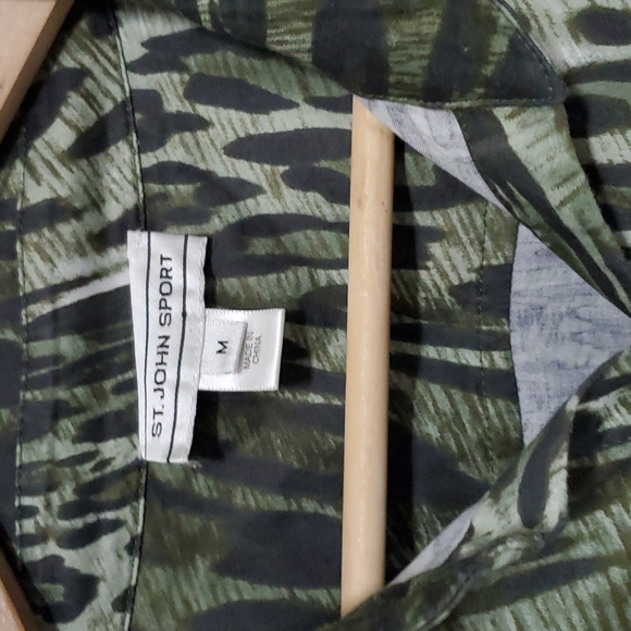 ST JOHN SPORT Green Leopard Button Down - Picture 2 of 7